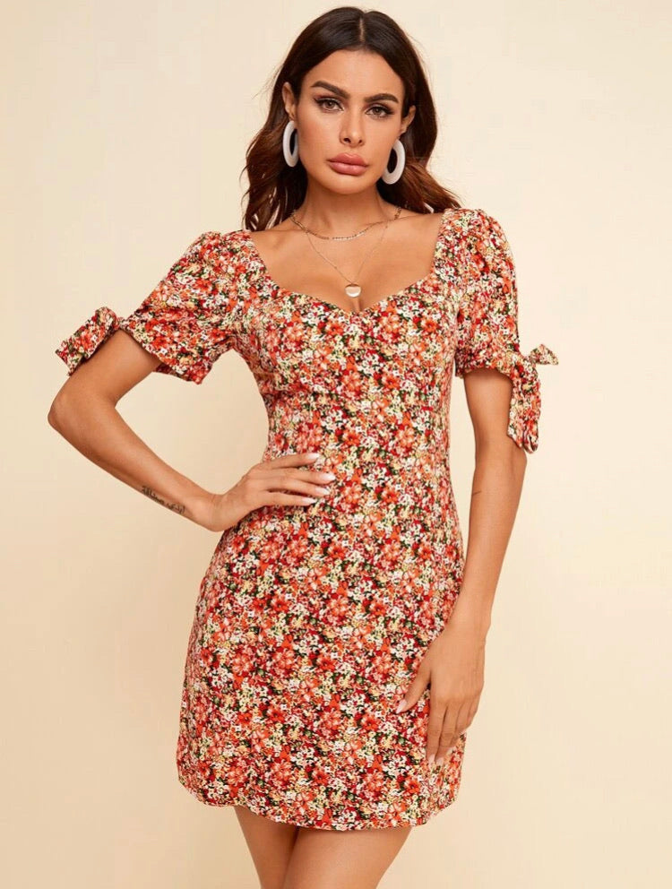 Knotted Cuff Floral Print Fitted Dress