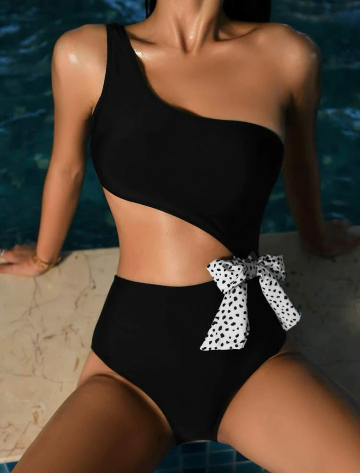 Cut-out Knot Waist One Shoulder One Piece Swimsuit